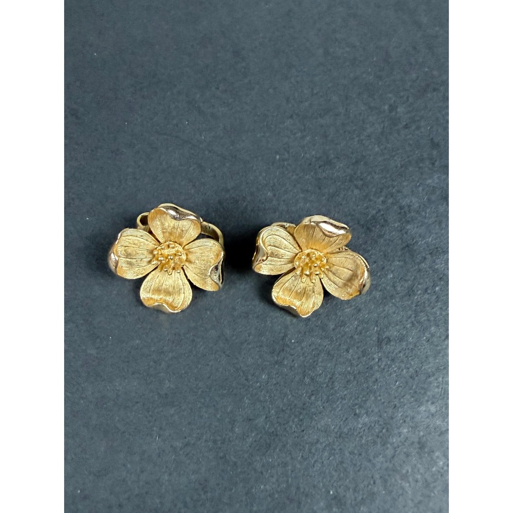 Vintage Crown Trifari Gold Tone Dogwood Flower Clip On Earrings Floral Studs